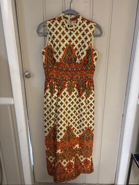 Lined Sleeveless Cream Dress with Paisley Print - double full side slits S 2/4